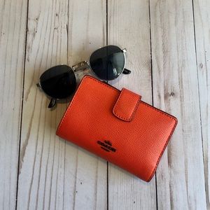 Coach Leather Corner Zip Leather Wallet